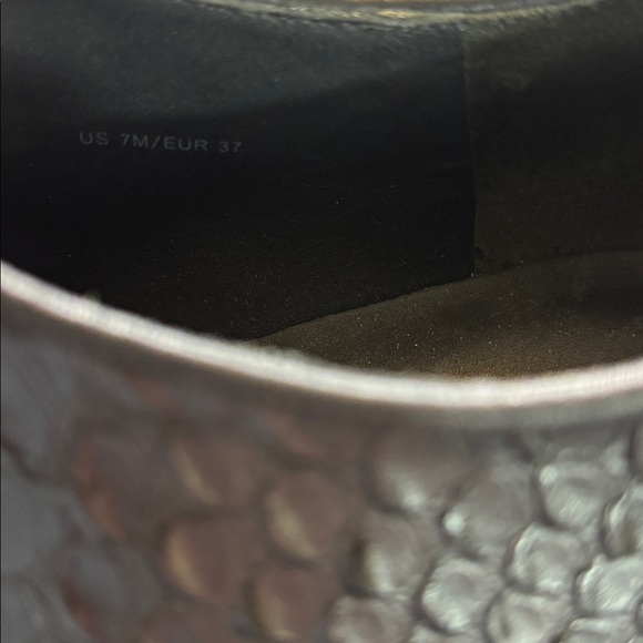 Vionic | Black Textured sneakers shoes 7M 7 M - Picture 6 of 6